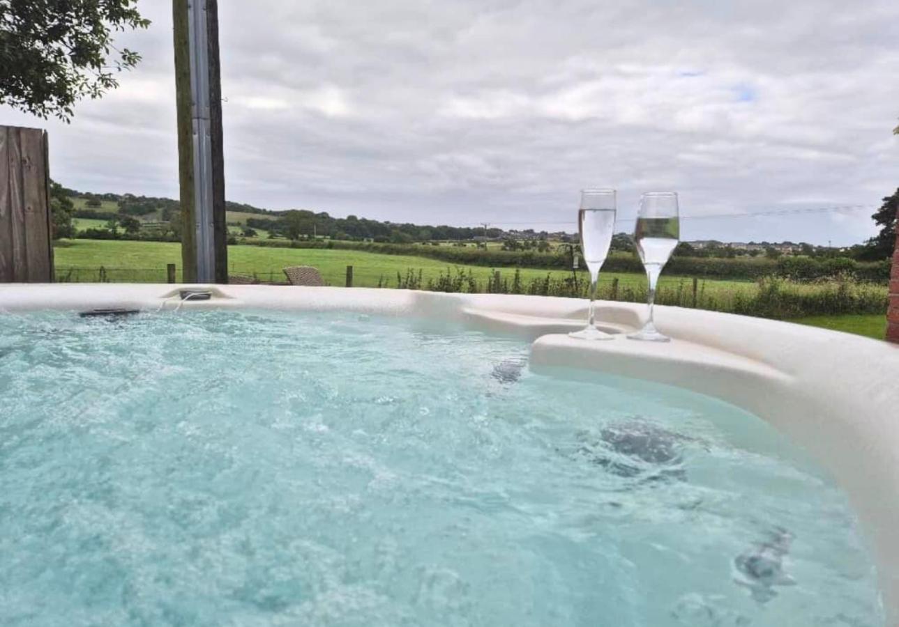 Bowland Breaks-A Luxury Barn Conversion With Optional Hot Tub, Log Burner And Countryside Views Longridge Exteriör bild