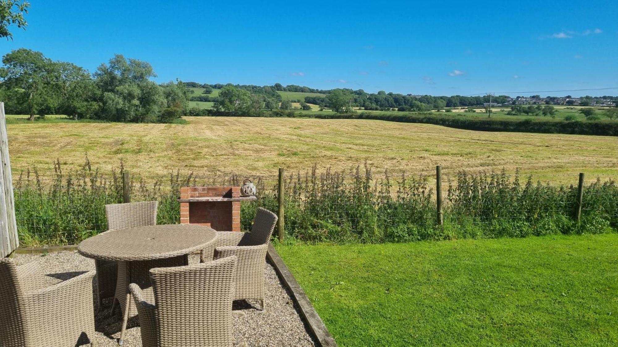 Bowland Breaks-A Luxury Barn Conversion With Optional Hot Tub, Log Burner And Countryside Views Longridge Exteriör bild