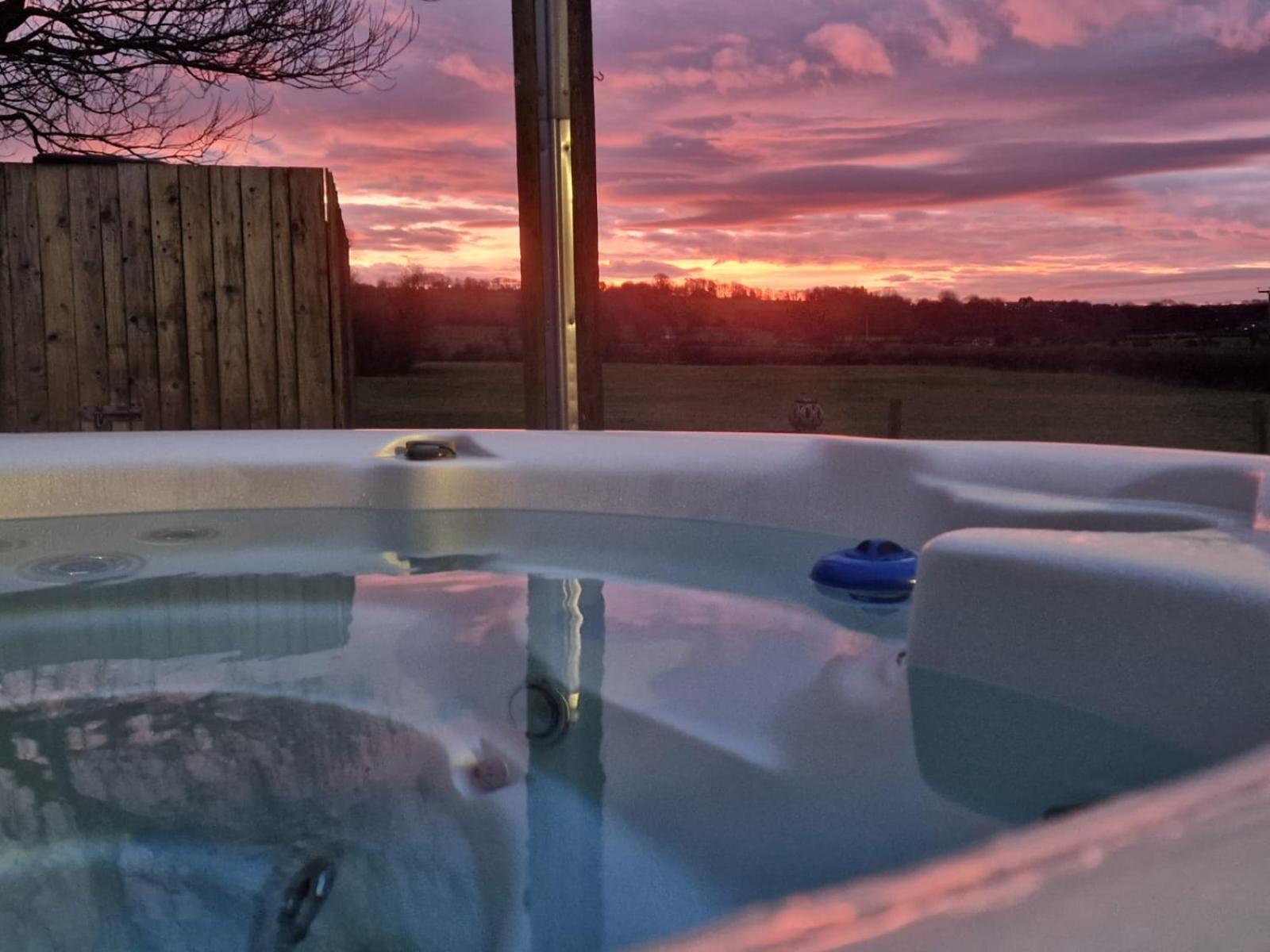 Bowland Breaks-A Luxury Barn Conversion With Optional Hot Tub, Log Burner And Countryside Views Longridge Exteriör bild